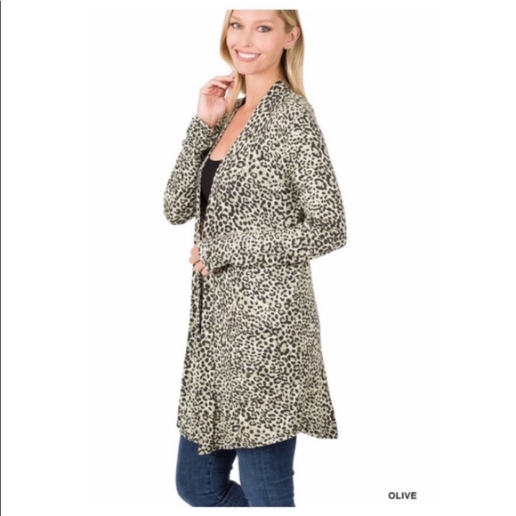 Beautiful animal print light weight cardigan - Picture 2 of 4